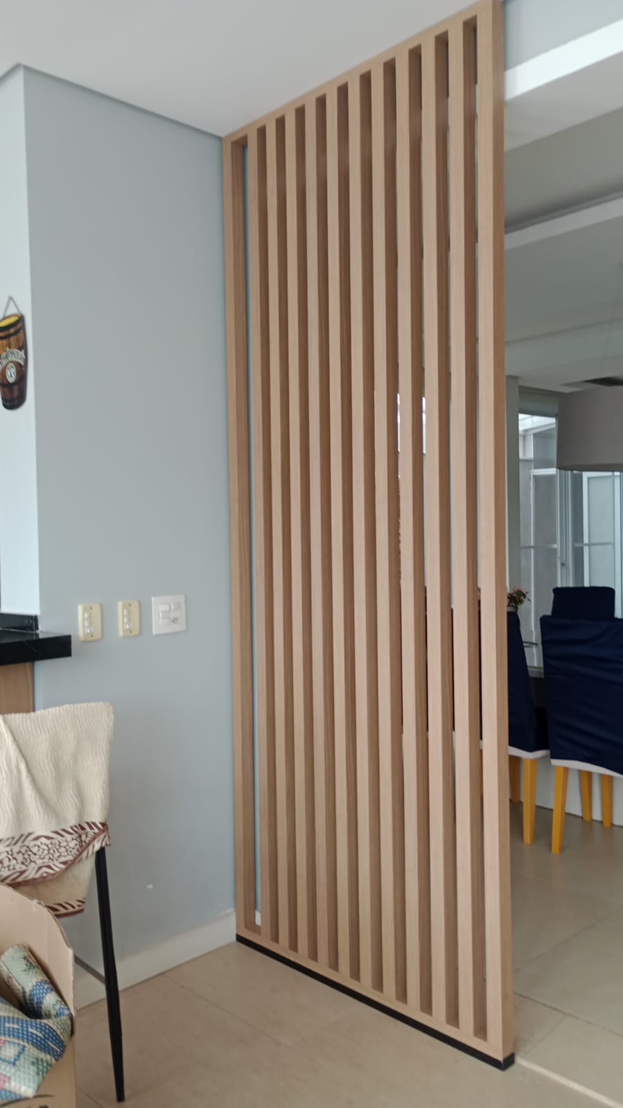 Rack e painel de sala com gradiente madeireiro — Thor Marcenaria Sorocaba